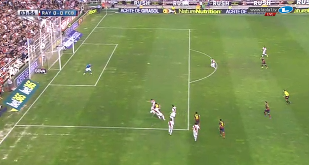 Messi läuft mit Ball - und Rayo attackiert ihn einfach mal zu vierundvierzigst
