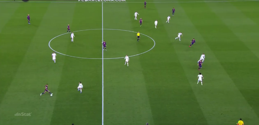 Interessant ist hier die Positionierung von Alves, Rakitic, Messi und Suarez.